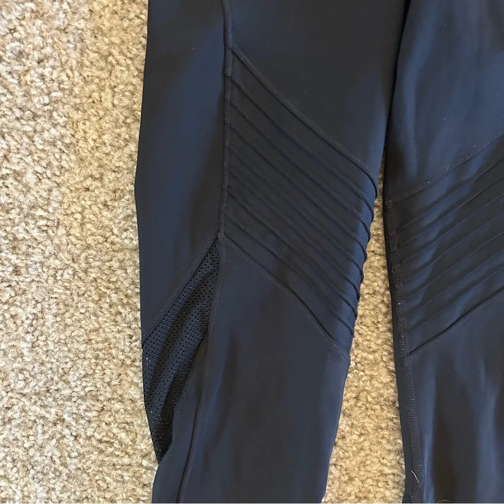 IVY PARK Leggings with Mesh and‎ Moto Detailing and Flip Belt Zipper Pocket